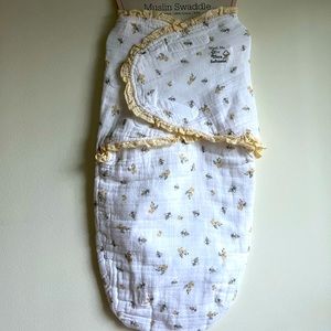 (2) Modern Baby Muslim Swaddles! Honey Bee & Rose - NWT & Packaging - Retail $36